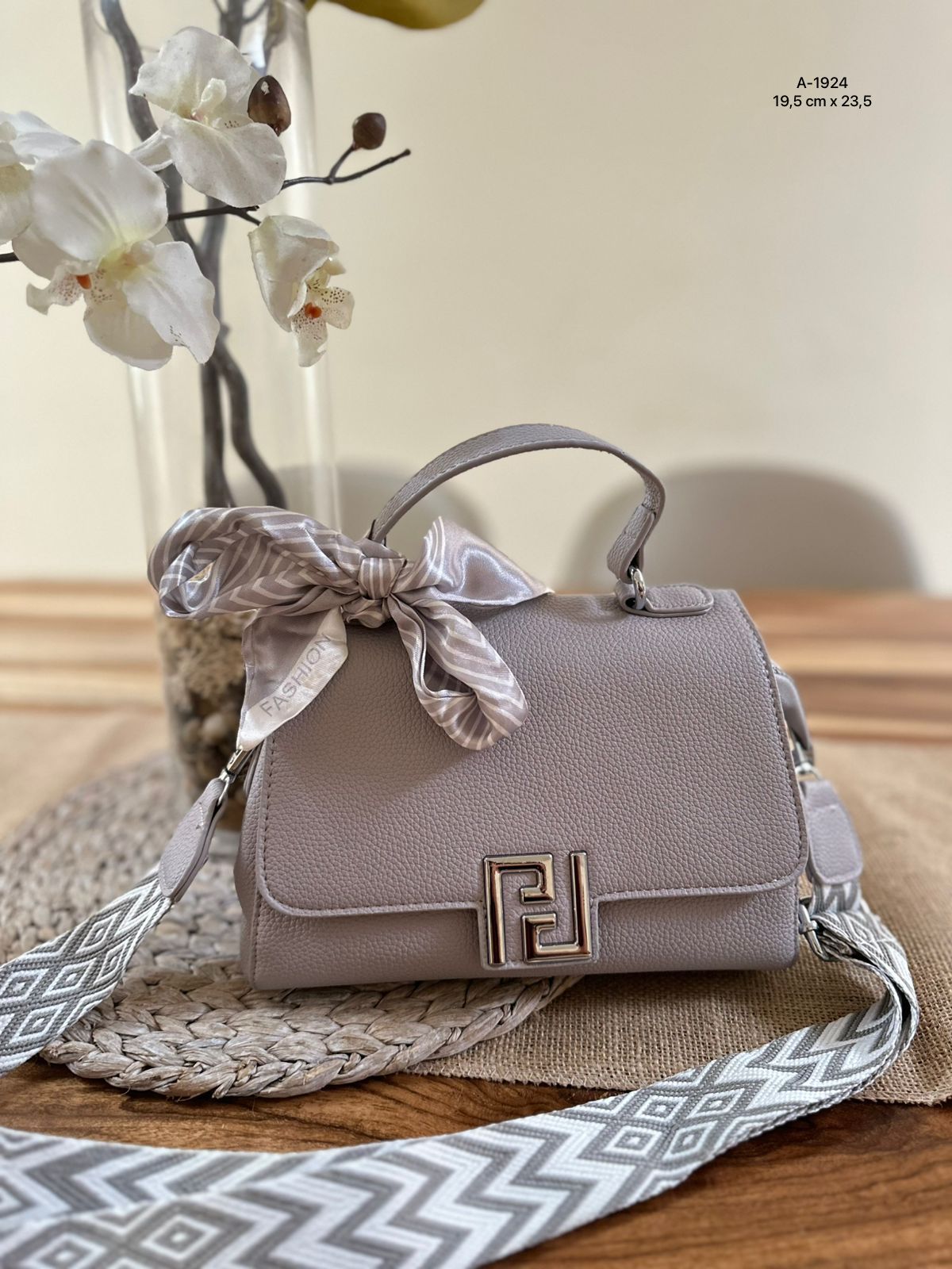 Bolso estilo FENDI